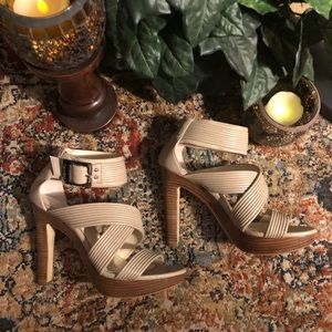 🎠Calvin Klein Strappy Stiletto💜